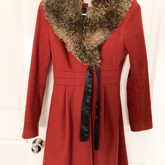 Fitted coat with detachable faux fur collar - Picture 8 of 8